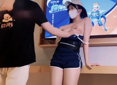 Em bán TV xinh đẹp gặp khách hàng may mắn