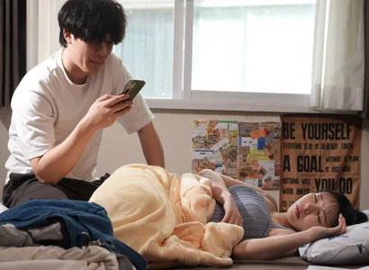 Kẻ biến thái thích cảnh người yêu ngoại tình ngay trước mắt