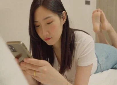 Vợ hú hí với anh nhân viên giao hàng